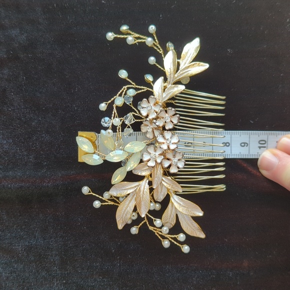 Handmade Bridal Comb - Picture 4 of 4